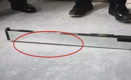 插座暗装走线 复合木地板地面