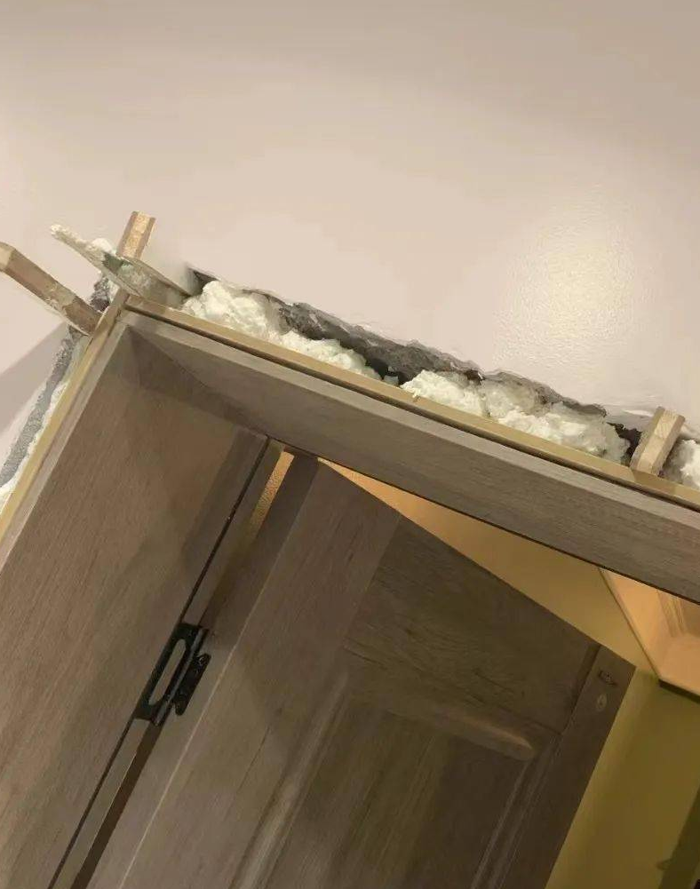 室内装修门都有包框吗