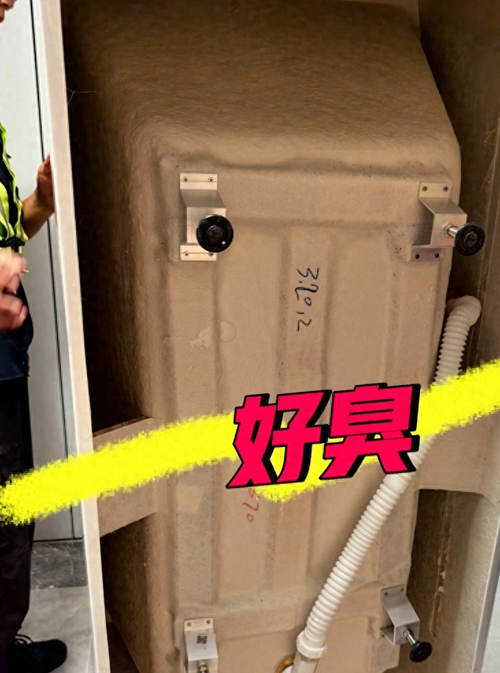 浴缸发臭原因！放一个月异味都不散，不夸张，卫生间都有些刺鼻