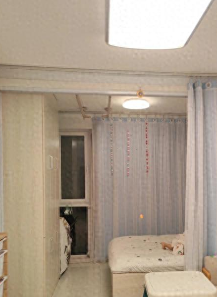 卧室玻璃门装修效果图