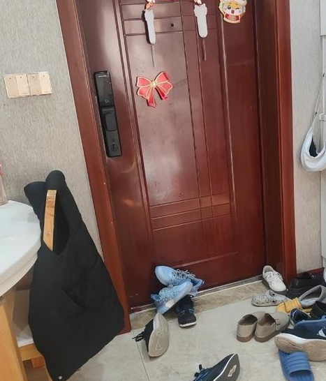 挡卫生间玄关效果图