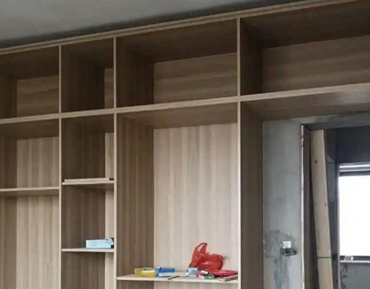 入户门上能打吊柜吗