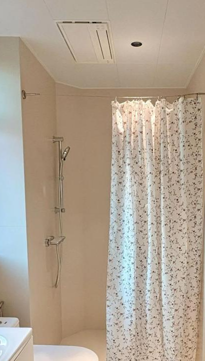 卫生间窗户贴膜效果图