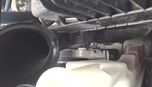 玻璃水掉蓝色正常吗