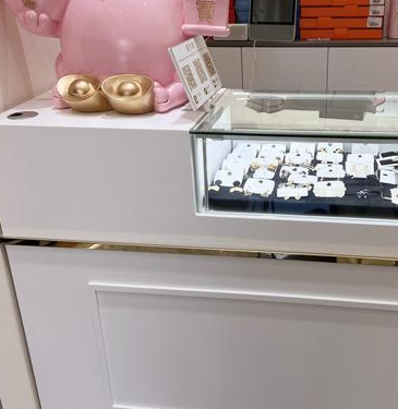 在展览展示场合，小型玻璃展示柜竟有如此大作用