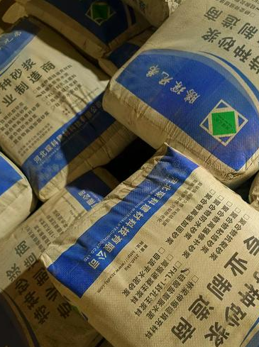 膨胀水泥可以打地面吗
