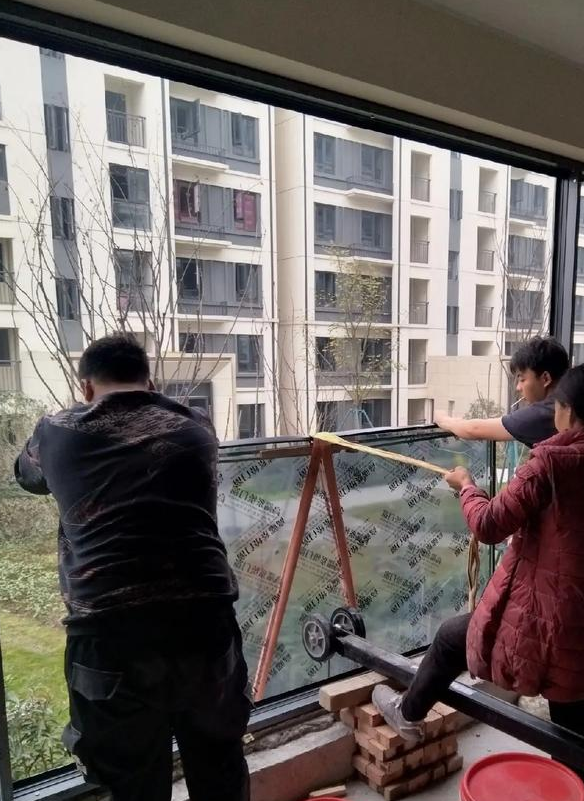 玻璃窗户能否打吊柜？先看承受力，再分情况对待