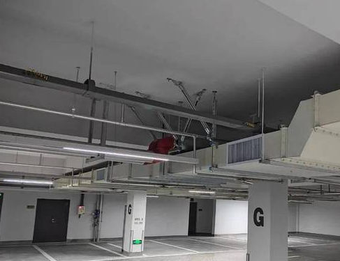 房子侧墙有地下车库排风口