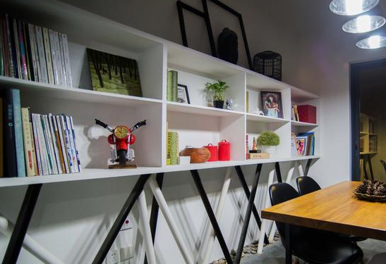 简单工作室装修指南:节省成本又能打造实用美感空间?