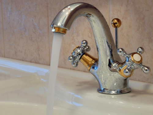 _拧龙头旧换下来解决水压不够_更换旧水龙头