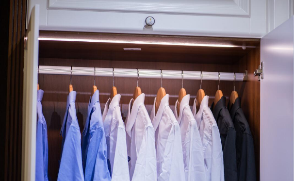 50公分深的衣柜好用吗,适合小空间收纳的实用选择