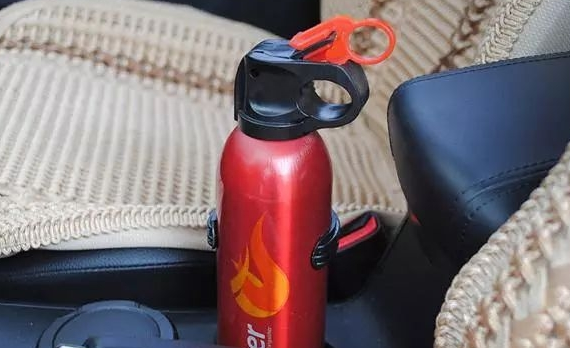 私家车需不需要放灭火器,私家车安全必备?灭火器的作用与使用方法