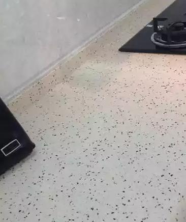 真假石英石台面鉴别,橱柜石英石台面选购指南300元与900元的区别,换两次后的经验分享