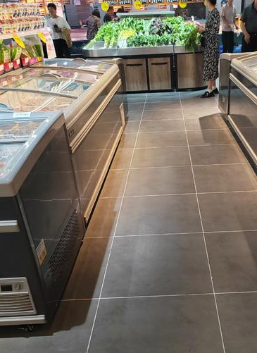 超市地面瓷砖怎么选？防滑、功能与视觉效果缺一不可