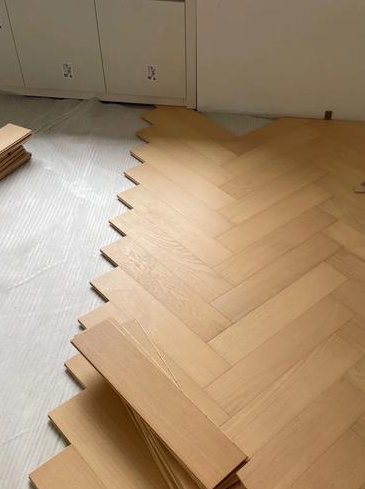 独特V形拼接人字拼地板用于家居,安装与选材要点需知