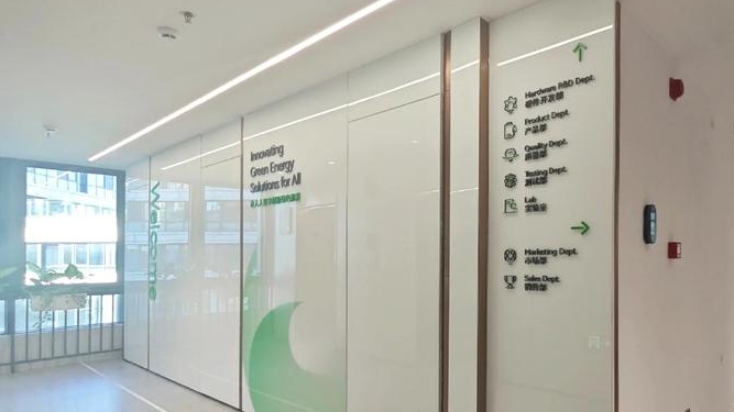 电梯口装修设计指南:6大关键要素,打造兼顾功能、安全与审美的企业形象