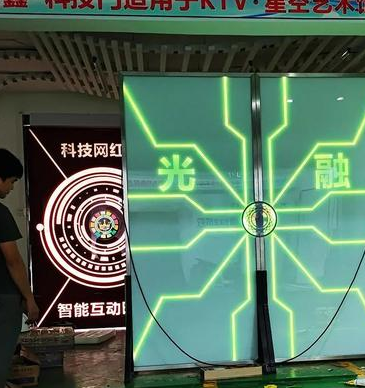 营业中玻璃门贴纸：提升店铺专业形象，打造网红打卡圣地