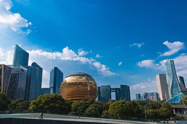 杭州VS广州，谁会是中国第四城？