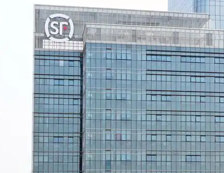 砖墙如何安装亚克力发光字？3种优质材料推荐，打造高端幕墙标识