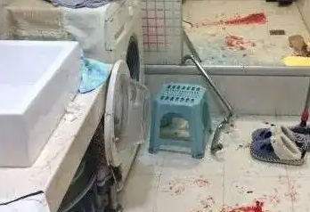 浴室玻璃门会自爆?看完这4招安全安装淋浴房,别等受伤才后悔